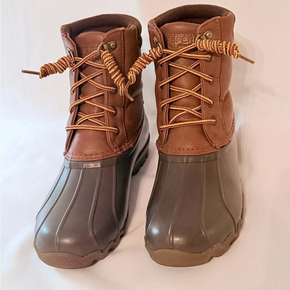 SPERRY Avenue Duck Rubber Boots Boys 5 / Women’s 7 Tan/Brown